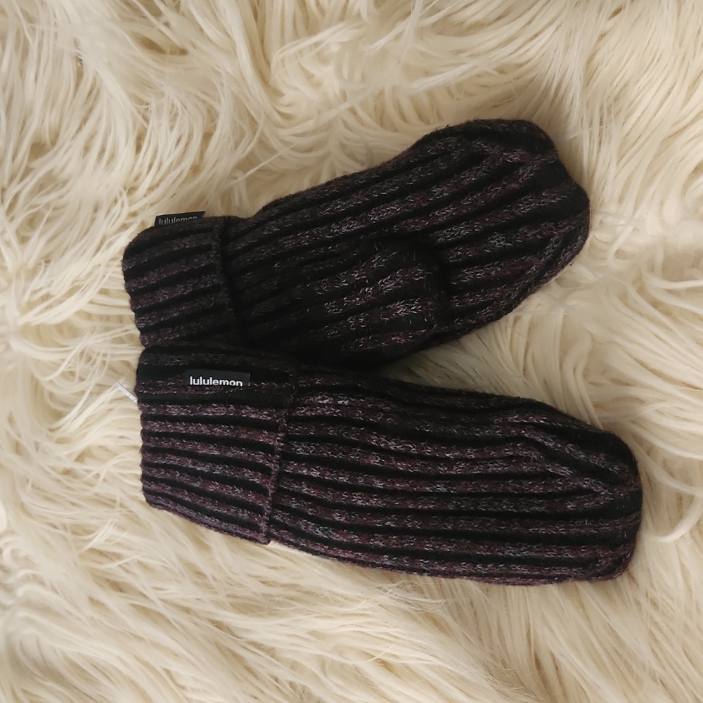 Lululemon Fleece Lined Knit Mittens sz Xs/S